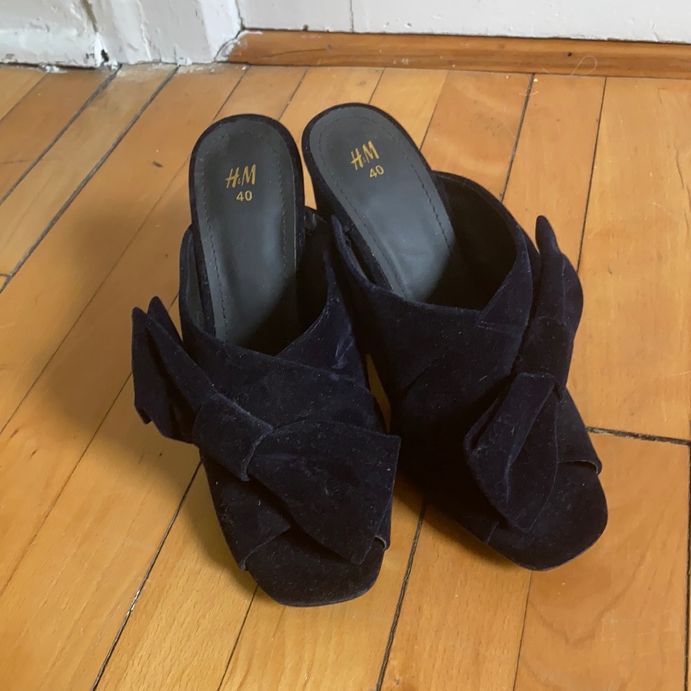 H&M blue velvet mules